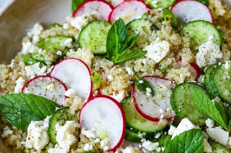 Quinoa Salat mit Minze und Feta